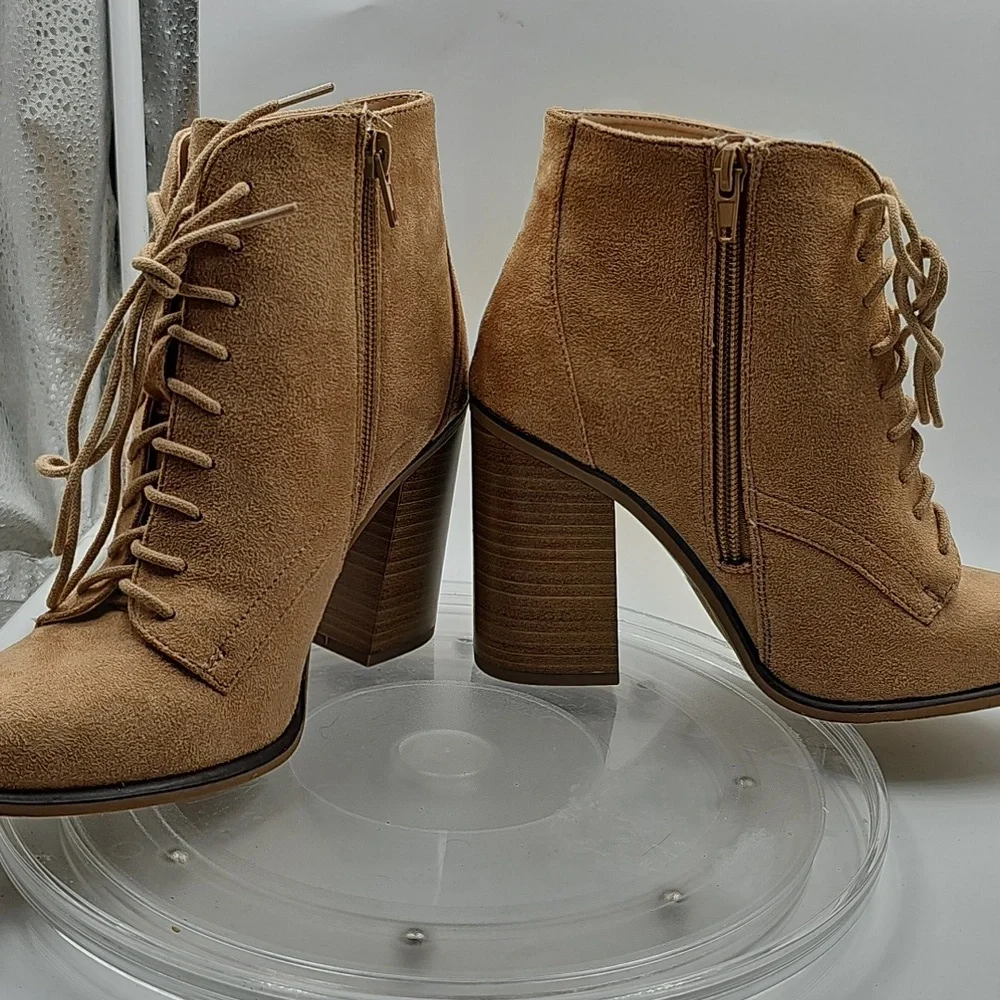 J Tan faux Suede Lace Up Boots with Sturdy Heel Sz 6 - Picture 5 of 11